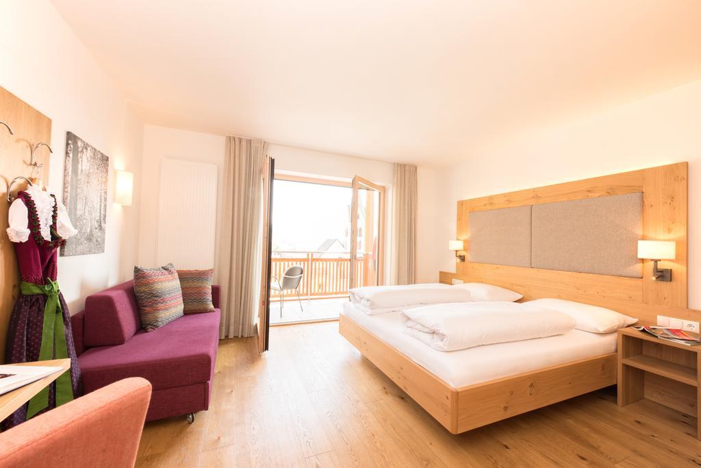 Panorama Hotel Flora Villandro Ngoại thất bức ảnh